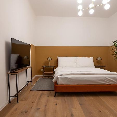Stylish Central 1-Bedroom Apartment With A Terrace Wien Exteriör bild