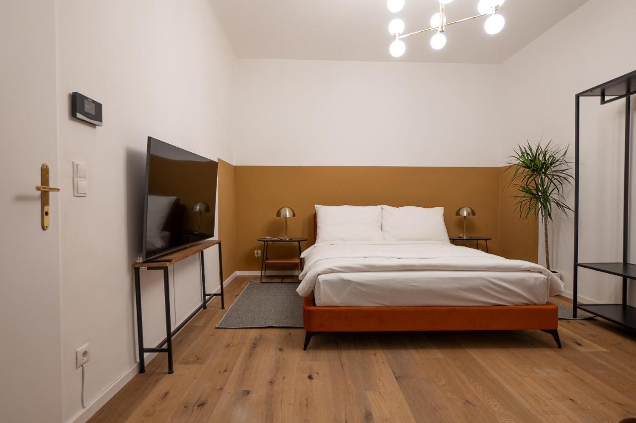 Stylish Central 1-Bedroom Apartment With A Terrace Wien Exteriör bild