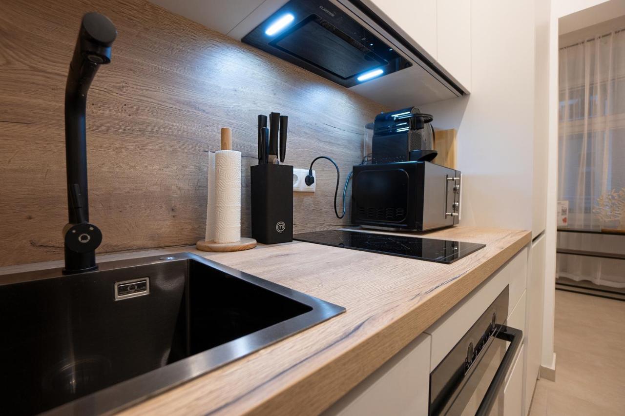 Stylish Central 1-Bedroom Apartment With A Terrace Wien Exteriör bild