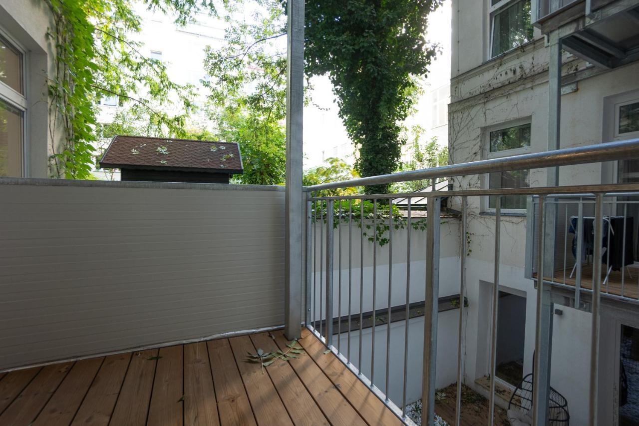 Stylish Central 1-Bedroom Apartment With A Terrace Wien Exteriör bild