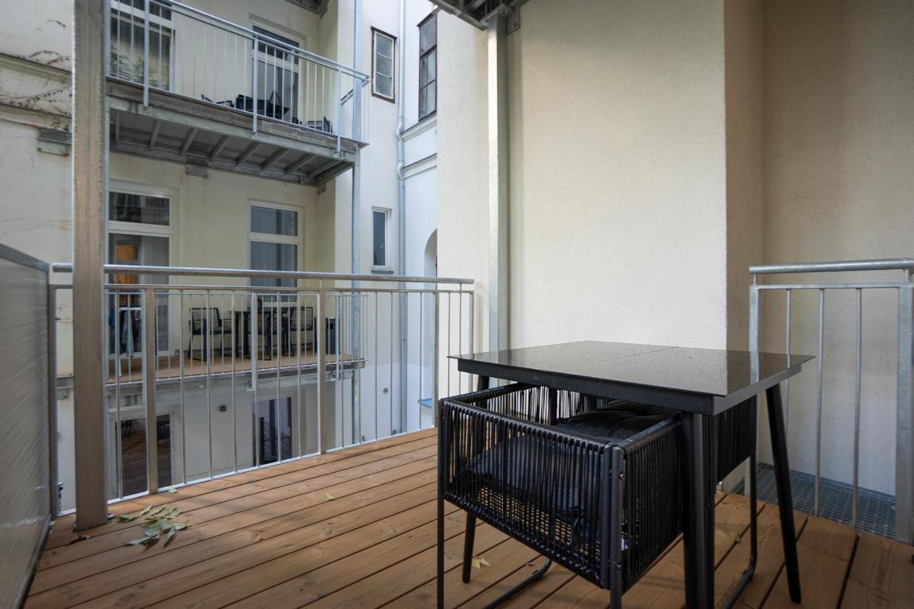 Stylish Central 1-Bedroom Apartment With A Terrace Wien Exteriör bild