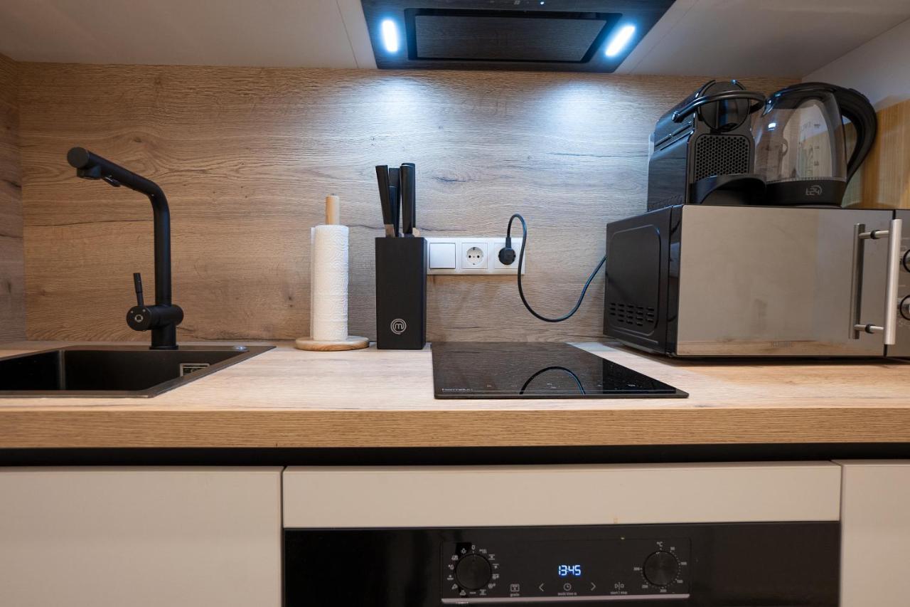 Stylish Central 1-Bedroom Apartment With A Terrace Wien Exteriör bild