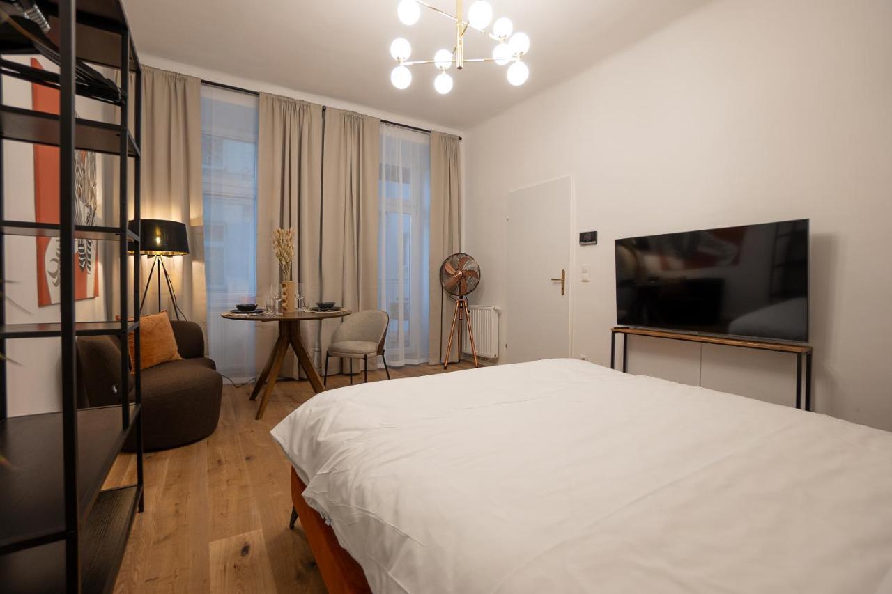 Stylish Central 1-Bedroom Apartment With A Terrace Wien Exteriör bild